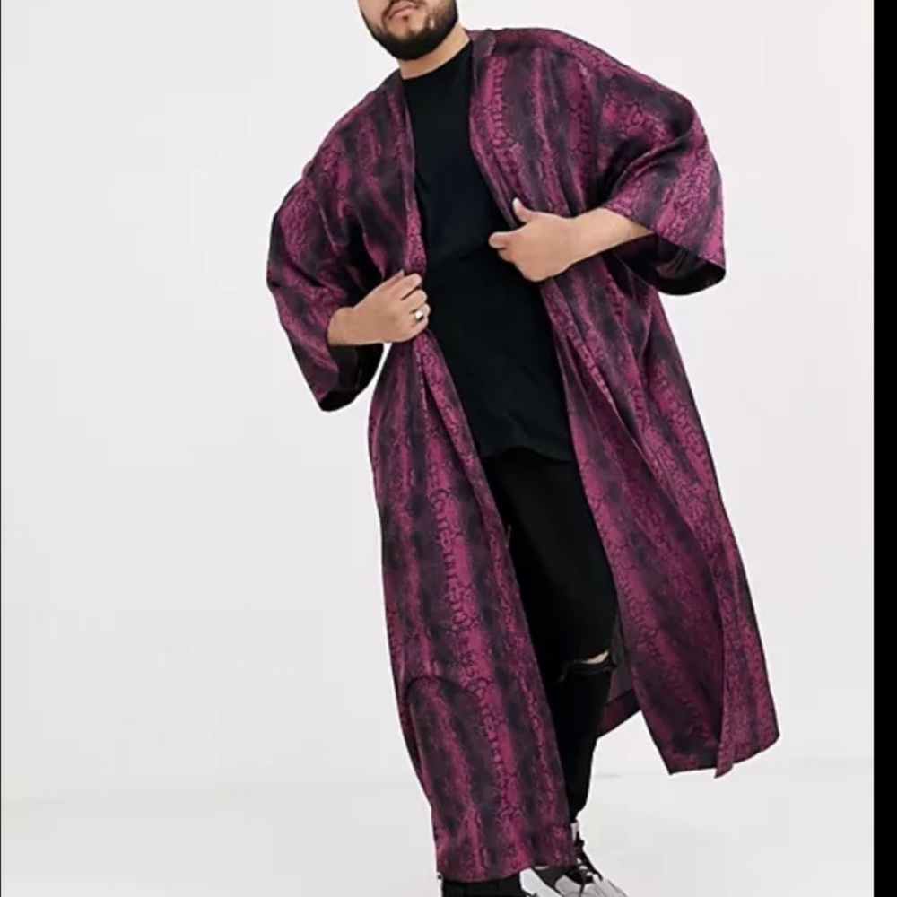 Asos Designs oversized kimono in purple and black snake print - Picture 2 of 10